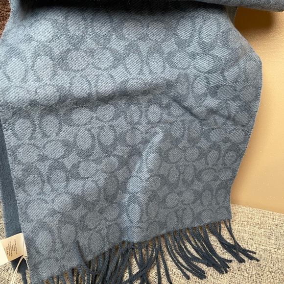 $139 Coach Men’s Blue Scarf -wraps In signature - Picture 1 of 8